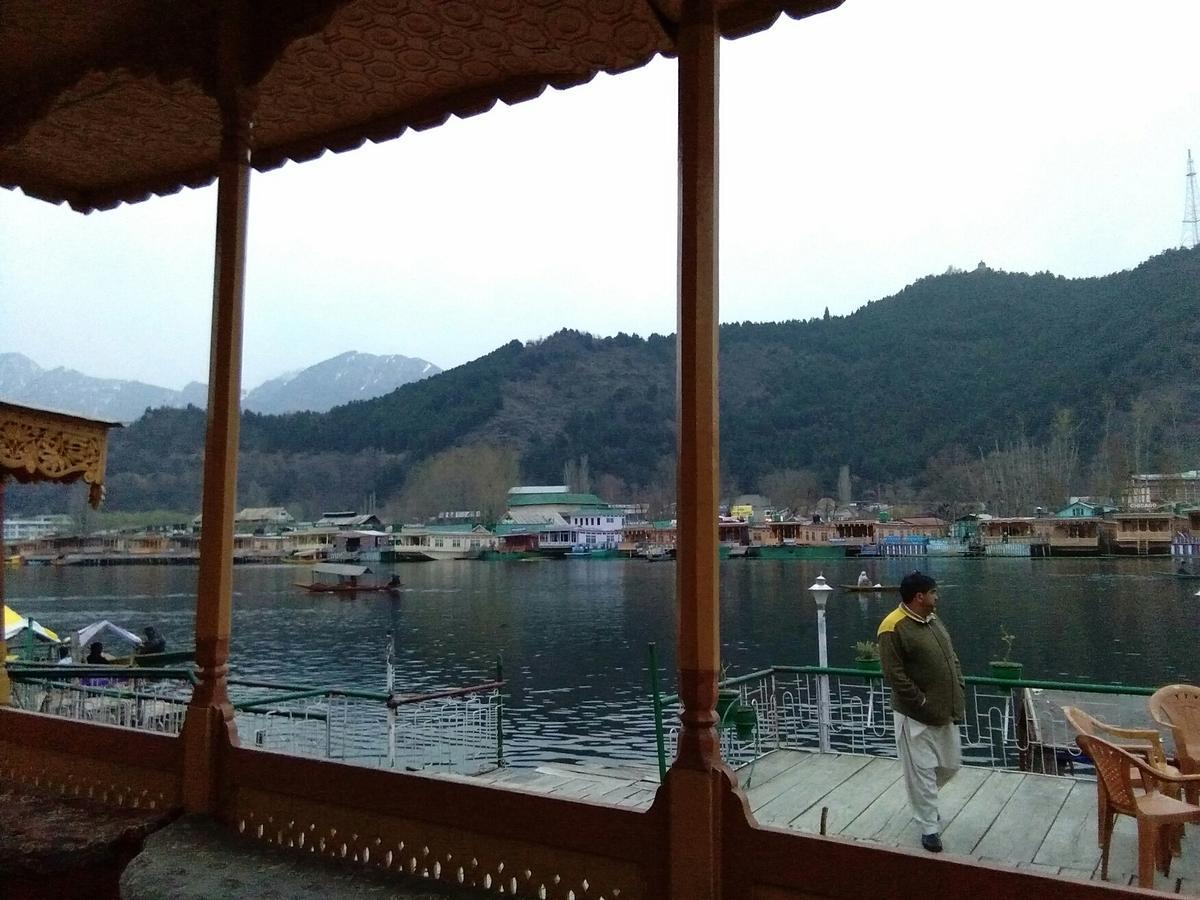 Houseboat - City Of Kashmir Hotel Srīnagar Exterior foto